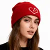 Gorro de Punto Puro Acrílico Nuevo Estilo Otoño e Invierno Transfronterizo con Bordado de Corazón, Borde Enrollado, Gorro Cálido Casual para Pareja
