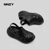 Zuecos Súper Lindos con Tema de Gato Negro para Mujer con Suelas Gruesas, Diseño Integrado, Nuevas Sandalias Cerradas de Verano 2026 para Uso en Exteriores