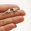 Aretes de acero inoxidable estilo bosque de primavera para niñas, con diseño de insecto, mariposa y abeja, sencillos y frescos, aptos para perforar el cartílago de la oreja, en stock