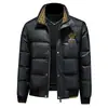 Artículos Europeos Invierno Nuevo Cálida Chaqueta de Plumas Tendencia Masculina Moda Cuello Alto Chaqueta Casual Y9812