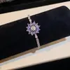 ¡Diseño floral de cristal colorido! Pulsera colgante de flor de circón, pulsera de estilo vintage de lujo ligero, joyería de diseño nicho para mujer, al por mayor