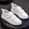 Sapatos brancos para mulheres, primavera de 2025, novos sapatos versáteis de sola grossa para mulheres, sapatos femininos de couro legítimo, sapatos casuais com velcro para mulheres