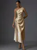 Vestido europeo de satén plisado de un solo hombro para mujer, de cintura alta con drapeado lateral, largo, para banquetes y ropa de noche
