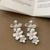 Pendientes de Botón Florales Geométricos Metálicos Mate Exagerados de Moda para Mujer con una Personalidad Única de Nicho de Alta Gama