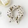 Pedidos Japoneses y Coreanos 58 Bufandas de Seda Bufandas Cuadradas Pequeñas Pañuelos para la Cabeza de Mujer Versátiles Estampado Paisley Bufandas de Algodón y Lino Venta al por Mayor Verano Estilo Delgado