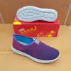 Zapatos de tela estilo Pekín antiguo para otoño e invierno para mujer, Zapatos deportivos casuales sin cordones, Ligeros y transpirables para mamá, Al por mayor en stock