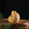 Pieza de Madera Tallada Dorada del Buda Maitreya para Llevar en la Mano para Decoración del Hogar Manualidades Creativas de Escritorio Adornos Pequeños