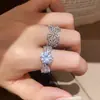 Anillo Popular Serie La Daisy de Lo, Nuevo Anillo con Incrustaciones de Diamantes de Cristal Amarillo con un Toque de Alta Gama, Lujo Ligero y Diseño Versátil