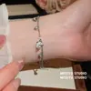 Pulsera de Concha de Delfín, Piedra Preciosa y Perla que Viaja a Través del Océano, Lujo Ligero y Sensación de Alta Gama, Joyería Electrochapada en Oro Real de 18 Quilates