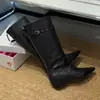 Botas empilhadas novas e estilosas para outono e inverno de 2026, estilo coreano, que aumentam a altura, botas longas de cano alto com zíper traseiro da moda, botas de montaria femininas