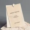 Etiqueta colgante de algodón y lino retro de alta gama Etiqueta comercial para tienda de ropa Etiqueta colgante Etiqueta colgante para ropa con logotipo personalizado