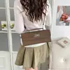 Bolsa de Mão Elegante para Comércio Exterior com Fivela de Fecho para Mulheres, Bolsa Transversal Versátil e Estilosa com Acabamento de Luxo
