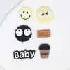 Acessórios para capa de celular estilo traje de biscoito diy rosto sorridente de biscoito xícara de café de chocolate Acessórios de resina para bebê