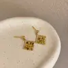 Brincos Geométricos Rombos de Zircônia Estilo Retro Hong Kong para Mulheres, Elegantes e Versáteis, Brincos de Nicho Únicos, Tendência Nova de Alto Padrão