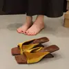 Sandalias de Cuña para Mujer para Uso en Exteriores, Elegante Modelo Nuevo 2026, Punta Abierta, Diseño de Pliegues Retorcidos, Modernas Sandalias de Tira Cuadrada Estilo Retro