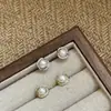 Brincos com um Toque de Luxo Leve e de Alta Qualidade, Brincos de Pérola Natural, Brincos com Agulha de Prata 925, Brincos Simples com Zircônia Microcravejada para Mulheres