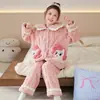 Conjunto de pijama de fleece coral para meninas para outono e inverno de 2026, novo roupão infantil de flanela espessada para meninas
