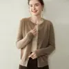 26 Outono Inverno Novo Suéter de Caxemira Cardigã Feminino Gola Redonda Cor Sólida Versátil Suéter de Caxemira de Cabra Malha Outerwear Top Solto