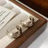 Moda Retro Europea y Americana Lujo Ligero Gama Alta Otoño e Invierno Versátiles Aretes Color Café Dorado Diseño de Temperamento Nicho para Mujer