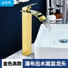 Grifo de Lavabo Cascada Dorado Estilo Nórdico Lavabo de Baño Lavamanos Encimera Grifo de Agua Fría y Caliente Exportación