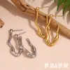 Moda Europea y Americana Nicho Simples Elegantes Populares Pendientes Acero Inoxidable Chapado en Oro 18K Fundición Onda Forma de V Pendientes para Mujeres