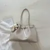 Bolso tipo cubo tejido con patrón retro coreano de alta costura, bolso de hombro de moda, bolso de hombro y axila de nicho a la moda para el día a día