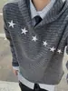 Sudadera con capucha a rayas estilo retro americano con bordado de estrella, con diseño de hombro normal, para hombre, perfecta para otoño, de peso pesado, corte holgado y estética limpia.