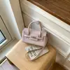 Bolsa de Mão Feminina Transfronteiriça 2026 Nova Moda Versátil de Alta Qualidade Elegante Bolsa Transversal Pequena para o Dia a Dia