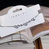Pulseira Branca de Madrepérola de Luxo Leve para Mulheres, Design de Nicho de Alto Padrão, Flor de Quatro Folhas, Zircônia em Forma de Coração, Joia de Mão Ajustável Venda por Atacado