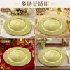 Venta al por mayor para comercio exterior Plato Decorativo Dorado de 13 pulgadas Vintage Americano Repujado con Bordes Curvos y Patrones Tallados para Sala de Estar Decoración del Hogar