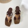 Sandalias de Tanga Minimalistas Estilo Retro con Tacón de Aguja para Mujer, Chanclas Súper Versátiles, Sandalias Versátiles de Tacón Alto