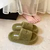 Chinelos de algodão com sola grossa 2026, design com padrão cruzado de pelúcia para outono e inverno, chinelos fofos para mulheres, novo estilo para usar ao ar livre
