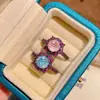 Anillo de Moda Ultra Brillante Corte Fuego Artificial Verde Transmitido en Vivo para Mujer, Incrustado con Diamante de Alto Carbono, Azul Tanzanita, Anillo Chapado en Oro Negro