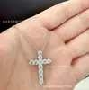 Colar de cruz em tamanhos grande e pequeno, totalmente cravejado de diamantes, design clássico, luxo leve, versátil para camadas diárias, presente de alto padrão para casais