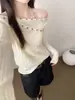 Top de punto blanco estilo coreano, de manga larga, hombros descubiertos, para mujer, diseño irregular único y hermoso, adecuado para otoño, con diseño que revela la clavícula