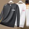 Sudadera con forro polar para hombre, nuevo modelo otoño e invierno 2025, cuello redondo, corte holgado, sin capucha, chaqueta de manga larga para hombre, moderna