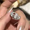 Anillo Popular de Piedra Roja de Xiaohongshu, Nuevo Estilo Palacio Chino, Diseño de Tallado de Alta Gama, Anillo Atractor de Riqueza y Protector, Lujo Ligero
