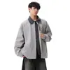 Chaqueta de solapa a bloques de color estilo americano para hombre, chaqueta corta de otoño negra de imitación de dos piezas con cuello de retazos, abrigo casual de trabajo