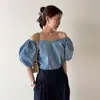 Camisa de Estilo Coreano Ligero Maduro de Hombros Descubiertos de Dos Formas para Mujer, Nuevo Estilo de Verano, Elegante y Rejuvenecedora, Cuello de una Sola Línea, Mangas Abullonadas, Top Versátil