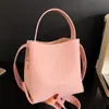 Ventas Directas de Fábrica de Nuevos y Modernos Bolsos Cubo de Mano para Mujer 2026, Elegantes Bolsos de Hombro Estilo Coreano, Versátiles Bolsos Cruzados