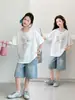 Conjunto de Dos Piezas Casual Holgado para Niñas, Estilo Verano Nuevo con Estampado de Fresas, Mangas Cortas, Versátil y Moderno Estilo Coreano para Niños Mayores