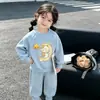 Conjunto de moletom com estampa de estrelas e urso de desenho animado para crianças e bebês, forrado com fleece e quentinho, com calça jogger, adequado para meninos e meninas, roupas de outono e inverno para crianças