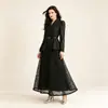 Conjunto de Duas Peças Karolina com Top de Renda Decote V e Saia para Mulheres Outono Traje de Trabalho Slim Fit Terno de Alto Padrão com Temperamento