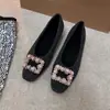 Zapatos peludos cuadrados con hebilla pequeña para mujer, zapatos planos Mary Jane peludos grises con hebilla de diamante forrados de felpa para invierno para mujer