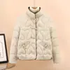 Chaqueta corta de algodón con relleno de plumas para mujer, nuevo estilo coreano, otoño e invierno, alta compatibilidad con la piel, abotonada, abrigo de algodón holgado y moderno para madres