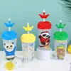Taza de plástico de panda de dibujos animados creativa Valor de color alto de la red roja Taza linda para niños Taza de plástico con pajilla Disponible al por mayor