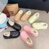 Pantuflas de algodón impermeables de dibujos animados para mujer, adecuadas para usar al aire libre, nuevo estilo de invierno 2026, para uso en interiores en casa, forradas de felpa, cálidas y con diseño de talón cerrado, también disponibles para hombre
