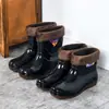 Botas de lluvia forradas de polar para hombre, botas de agua de media pantorrilla y pantorrilla alta, adecuadas para obras de construcción y cocinas, zapatos de agua de pantorrilla corta con suelas de goma, zapatos de agua cálidos de invierno para hombre