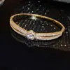 Beleza Brilhante~Pulseira de Flor Dupla Camada com Zircônia Galvanizada a Ouro 18K Real, Toque de Luxo Leve de Alta Qualidade, Joia de Mão de Nicho para Mulheres
