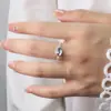 Anillo de Cristal de Colores Ajustable con Cordón Amanecer de Primavera para Mujer, Estilo Ins Minimalista Creativo Cadena Ovalada Anillo de Piedra Lunar